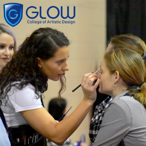 Beauty Lounge : Free Makeovers!
