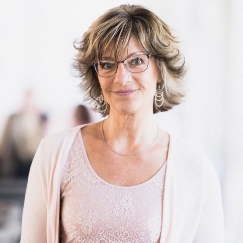 Listen In…with Psychic Medium Lynn Nicholls